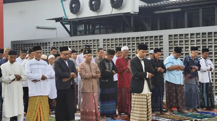 Sebagian Warga Pekalongan Salat Idulfitri Lebih Awal, Tetap Jaga Kerukunan