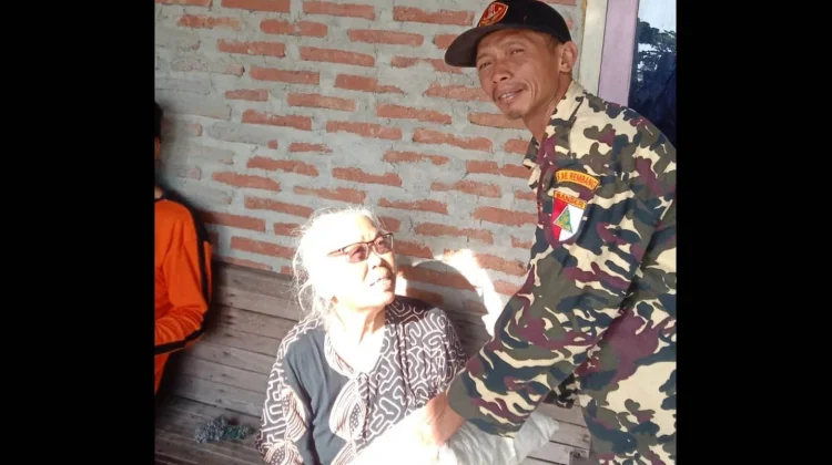 Jelang Lebaran, Banser Rembang Salurkan 120 Paket Beras untuk Warga Kurang Mampu