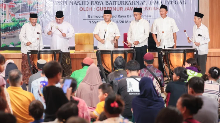 Ribuan Mustahiq Terima 4 Ton Zakat, Disalurkan Gubernur di Malam Takbir