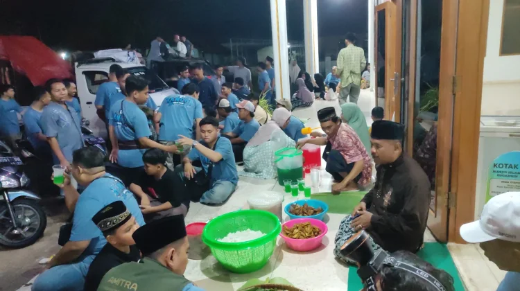 Pemuda Bugangin Lor Kendal Gelar Takbir Keliling Kampung untuk Guyub Warga