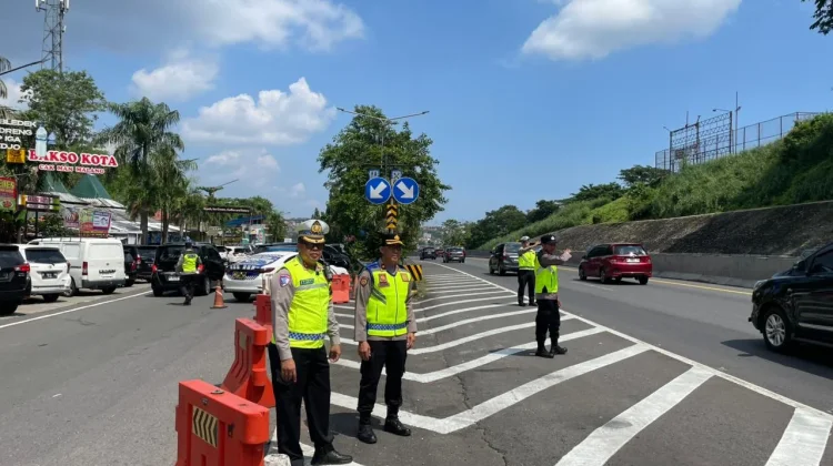 Arus Balik Meningkat, Polisi Terapkan Rekayasa Lalu Lintas di Rest Area Tol