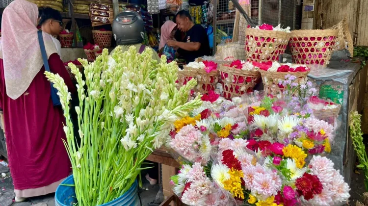 Tradisi Nyekar Melandai, Harga Bunga  Tabur di Semarang  Kembali Normal