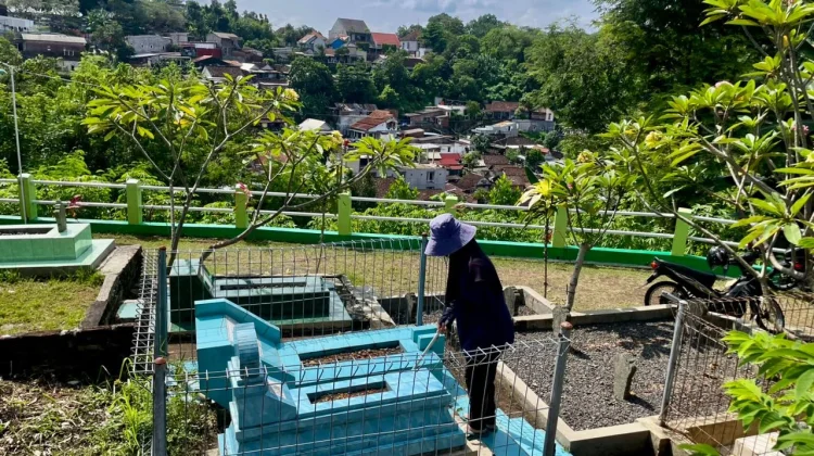 H+3 Lebaran, Kunjungan ke Makam Masih Berlangsung meski Mulai Menurun