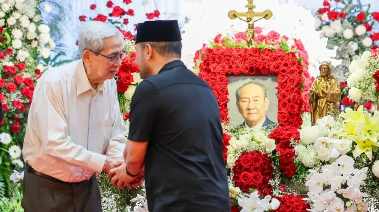 Gubernur Jateng Melayat Bos Djarum