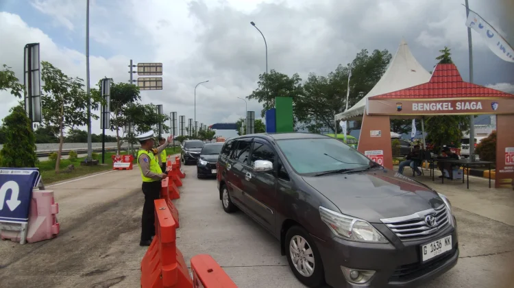 Diberlakukannya One Way, Arus Lalulintas Pantura Kendal Dipadati Kendaraan