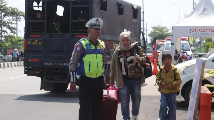 Cerita Pemudik Asal Cikampek, Mudik Tahun Ini Bebas Macet Berkat Polisi