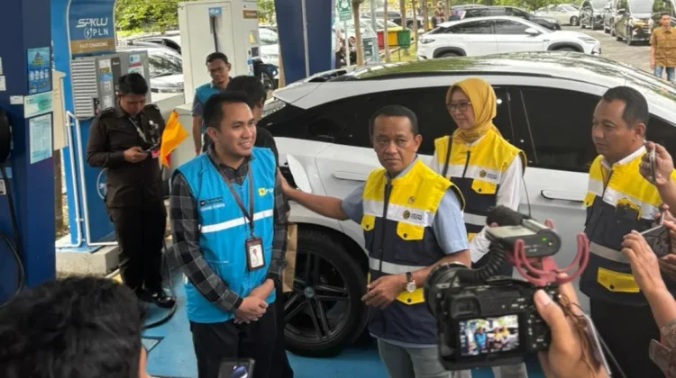Menteri ESDM Tinjau SPKLU, PLN Buktikan Kesiapan Layani Lonjakan Pemudik