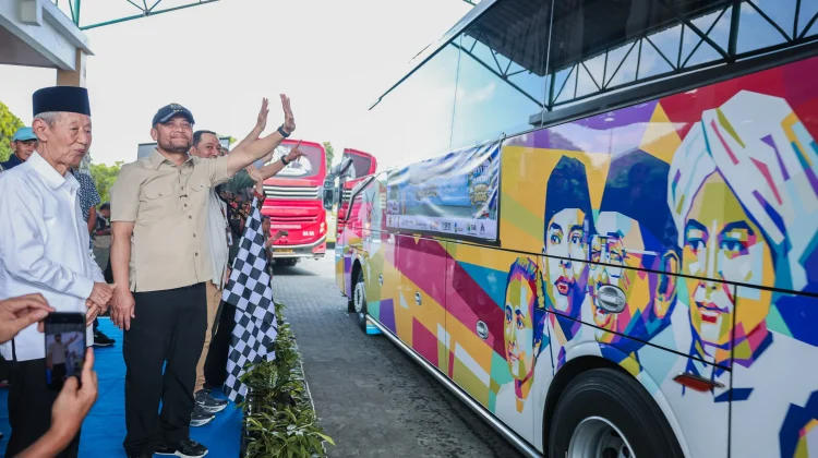 Gubernur Jateng Lepas Pemudik Balik Gratis, Pesan Etos Kerja di Perantauan