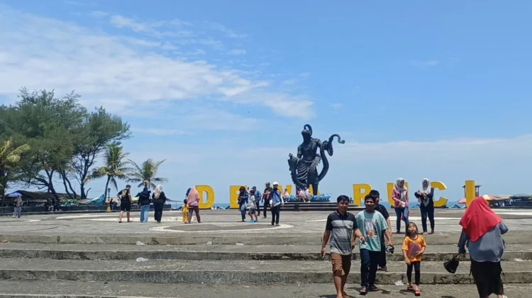 Puluhan Ribu Pengunjung Padati Objek Wisata di Purworejo Selama Libur Lebaran