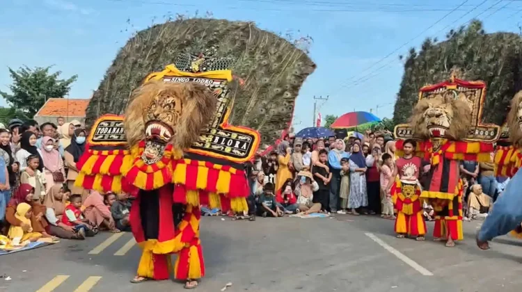 Kirab Sedekah Laut Tasikagung, Hadirkan Seni Budaya Berbagai Daerah