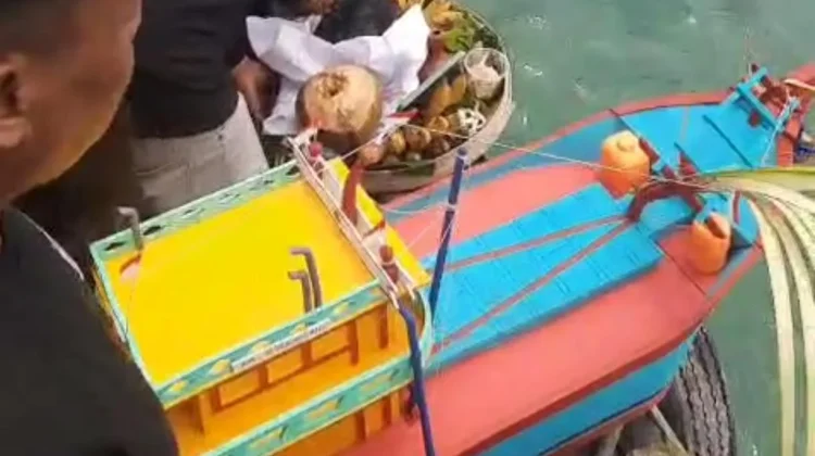 Tradisi Sedekah Laut Tasikagung Rembang, Ini Maknanya