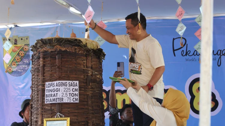 Lopis Raksasa Syawalan, Perekat Silaturahmi Warga Pekalongan