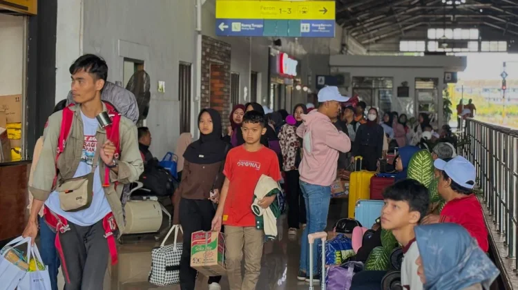 Libur Lebaran Terakhir, Penumpang KA di Stasiun Pekalongan Capai 6287 Orang