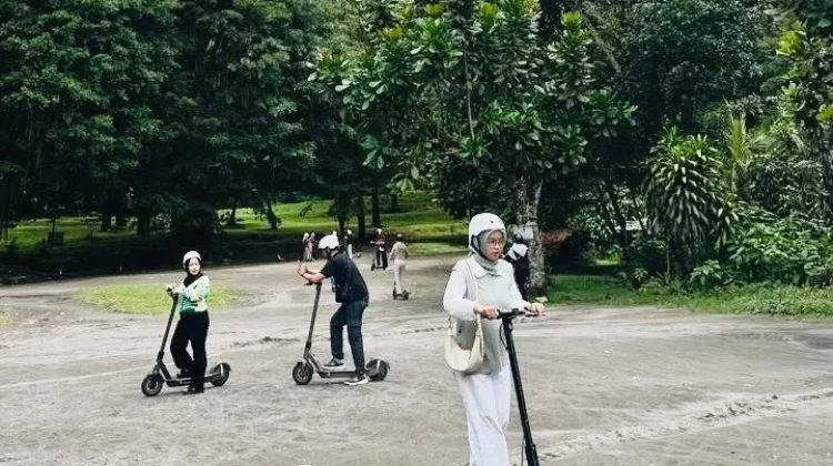 Main Skuter, Sembari Menikmati Sejuknya Kaki Merapi