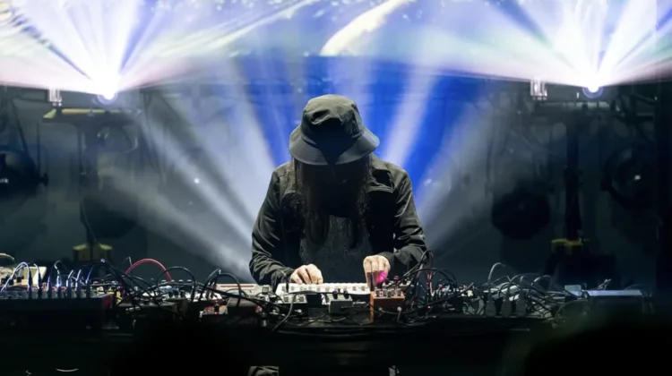 Musik Noise yang Bikin Kamu Penasaran
