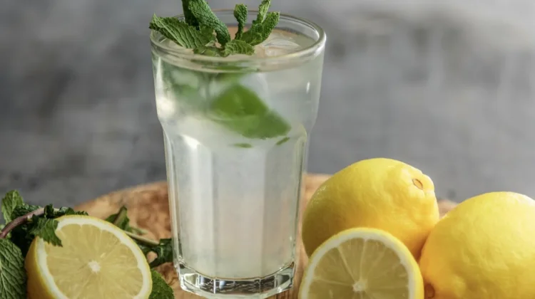 Fakta dan Mitos Minum Air Lemon di Pagi Hari