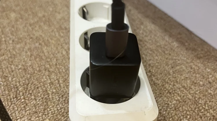 Petir Datang Waktunya Cabut Charger