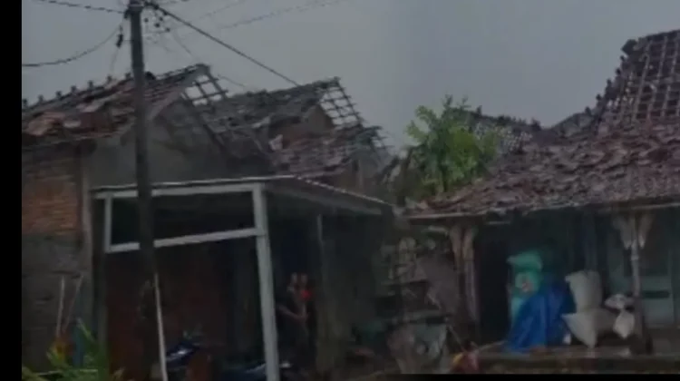 Puting Beliung Terjang Wegil Pati, 29 Rumah Rusak Parah