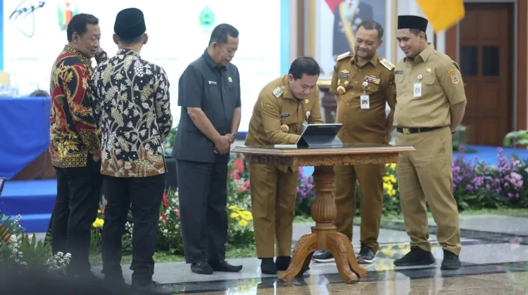 Wujudkan Pemerintah yang Bersih, Sukirman Teken Pakta Integritas