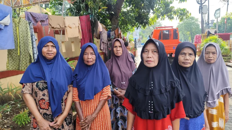 Lima Hari Mengungsi, Ibu-Ibu Korban Banjir Kota Pekalongan Rindu Pulang