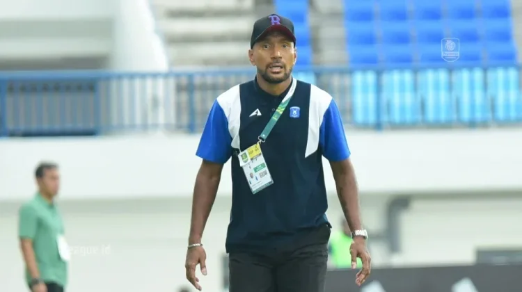 Gantung Sepatu, Leonard Tupamahu Lebih Nyaman Jadi Pelatih