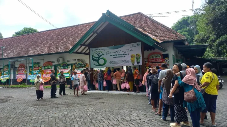 Pasar Murah Perhutani Purwodadi Diserbu Warga, Sembako Ludes dalam 20 Menit