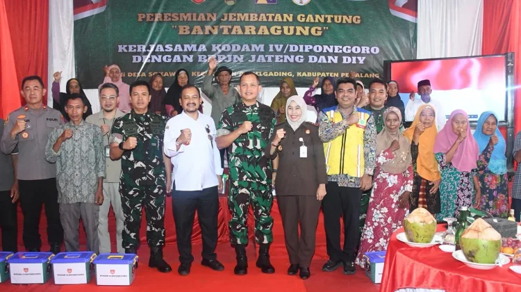 Putus Isolasi Warga, Pangdam IV/Diponegoro Resmikan Jembatan Gantung di Pemalang