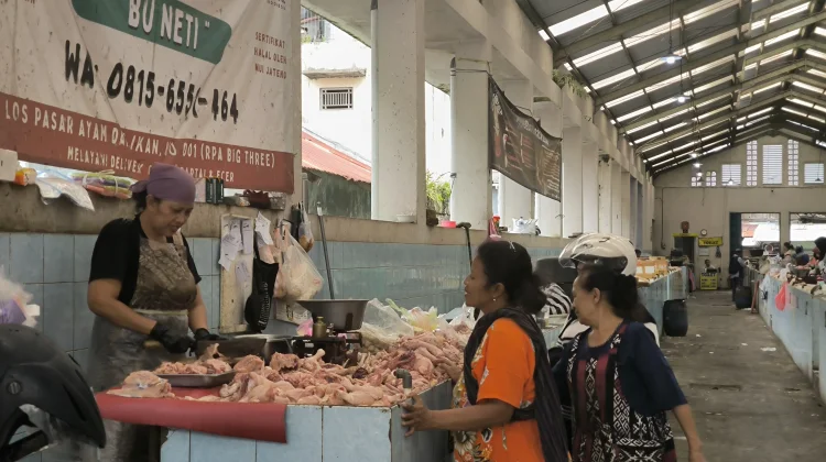 Harga Daging Ayam Melandai, Pedagang di Salatiga Keluhkan Sepinya Pembeli