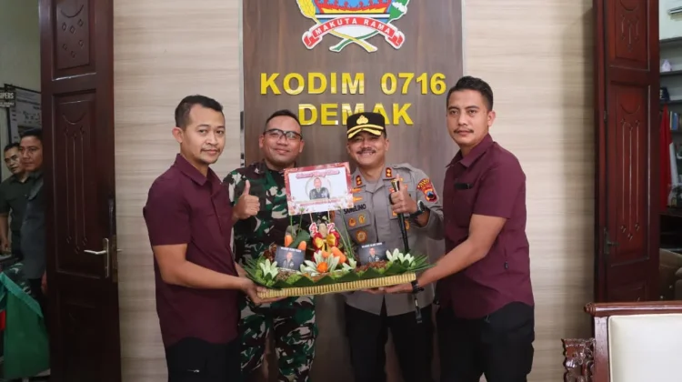 Kejutan Ulang Tahun Dandim, Kapolres Demak Tegaskan Soliditas TNI-Polri