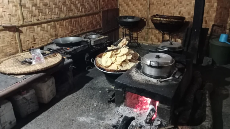 Jalan-jalan ke Desa Wisata Borobudur, Menyusuri Rasa di Balik Rengginang Bu Yatin