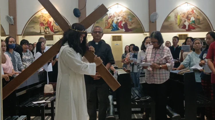 Visualisasi Jalan Salib, Carolus Hero Dalami Kisah Sengsara Yesus