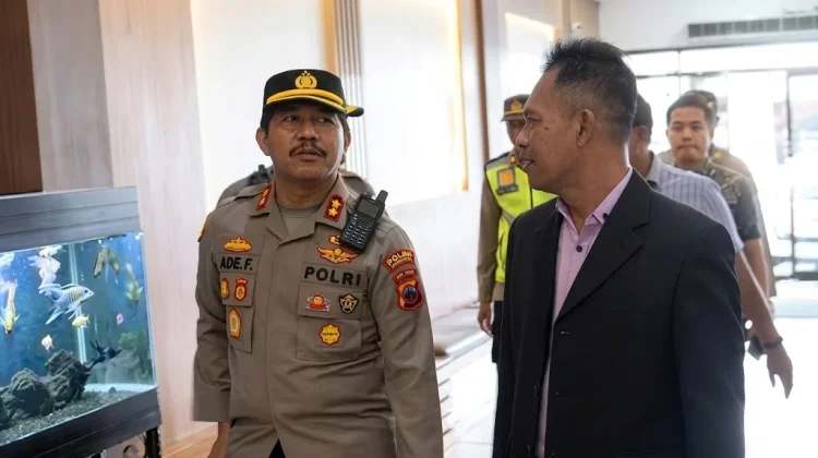 Amankan Ibadah Jumat Agung, Kapolres Salatiga Patroli Keliling Gereja