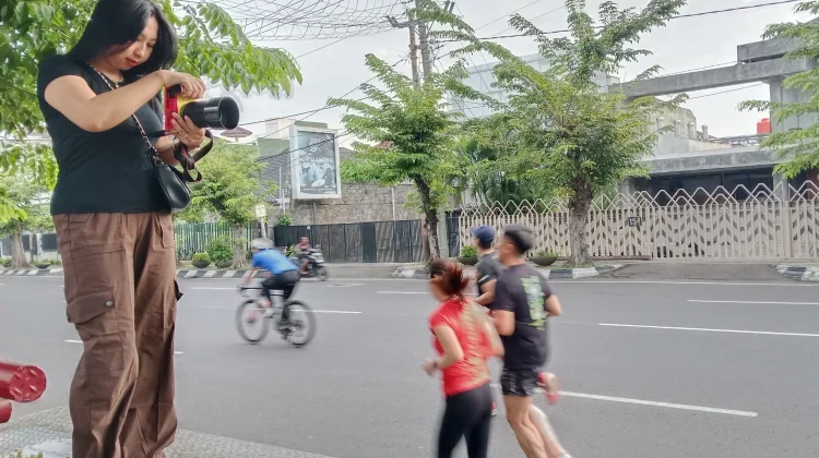 Tren Fotografer Dadakan di Simpang Lima dan Gajah Mada, Bidik Momen Olahraga Warga
