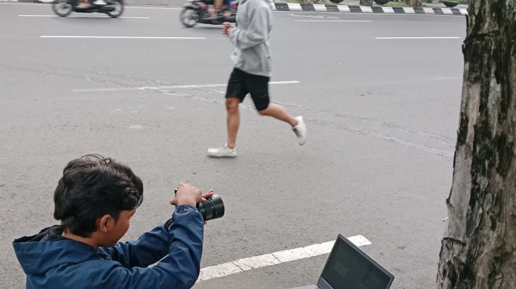Tren Fotografer Dadakan di Simpang Lima dan Gajah Mada, Bidik Momen Olahraga Warga