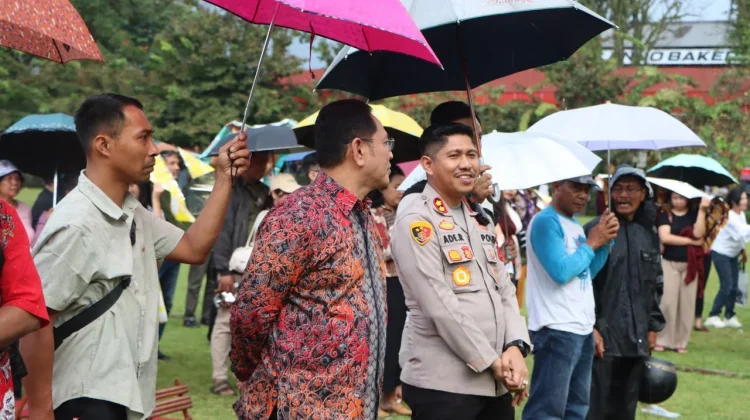 Hujan Tak Surutkan Khidmat Paskah Bersama di Salatiga, Kapolres Turut Membaur