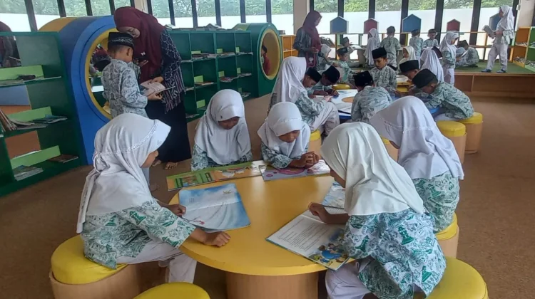 Serunya Outing Class, Anak PAUD-TK Jelajahi Perpusda Kudus