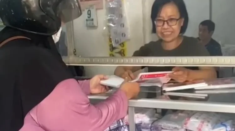 Harga Plastik di Kudus Naik 90 Persen, Pembeli Beralih Eceran