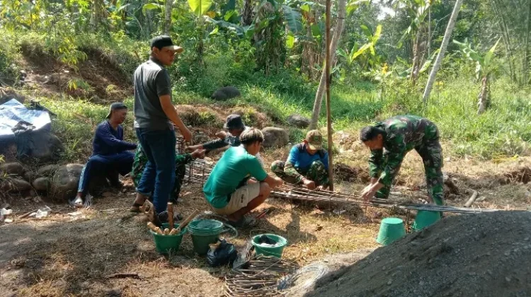 Semangat Gotong Royong Warnai Pembangunan Jembatan Garuda di Tambahrejo Batang