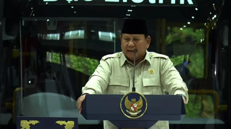 Prabowo Targetkan Produksi Mobil Sedan Listrik Massal pada 2028