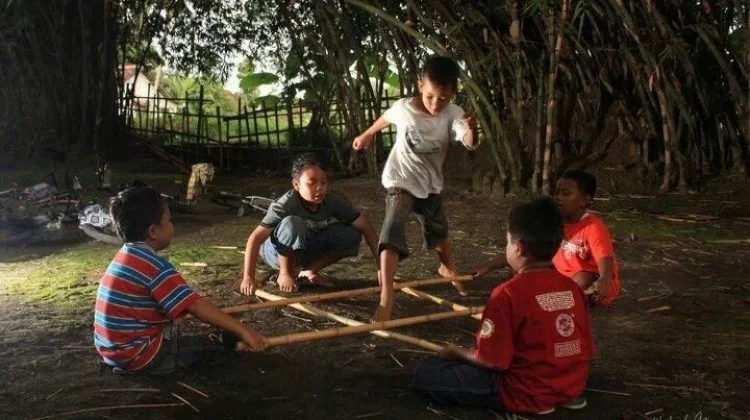 Serunya Main Bareng, Permainan Tradisional Latih Strategi dan Kerja Sama Tim