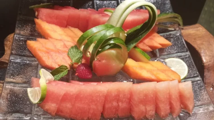 Cara Memotong Buah dengan Cepat dan Rapi