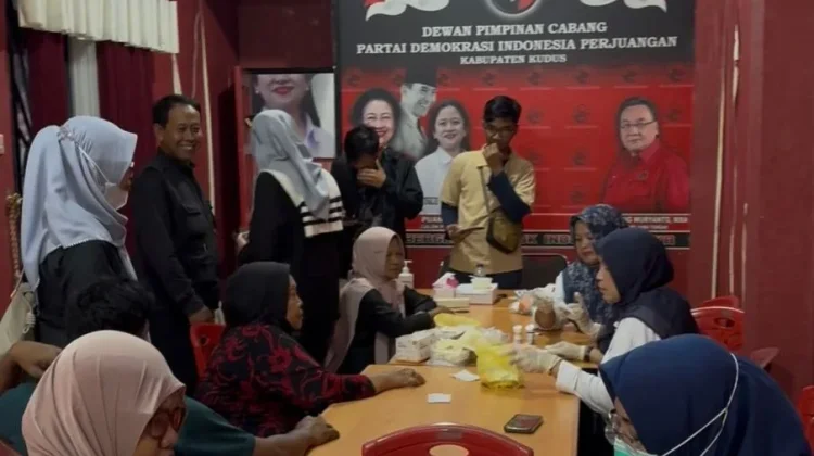 DPC PDI Perjuangan Kudus Gelar Cek Kesehatan dan Makan Gratis