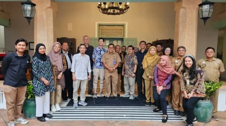 Undip–Blue Deal Netherland Hadirkan Solusi Energi Surya Buat Atasi Banjir