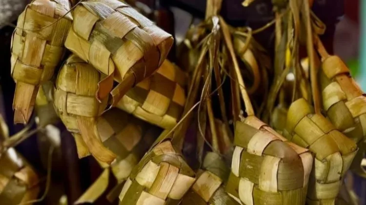 Rahasia Merebus Ketupat agar Matang Sempurna