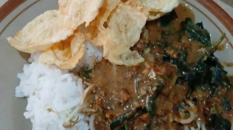 Ragam Kerupuk yang Cocok dengan Pecel