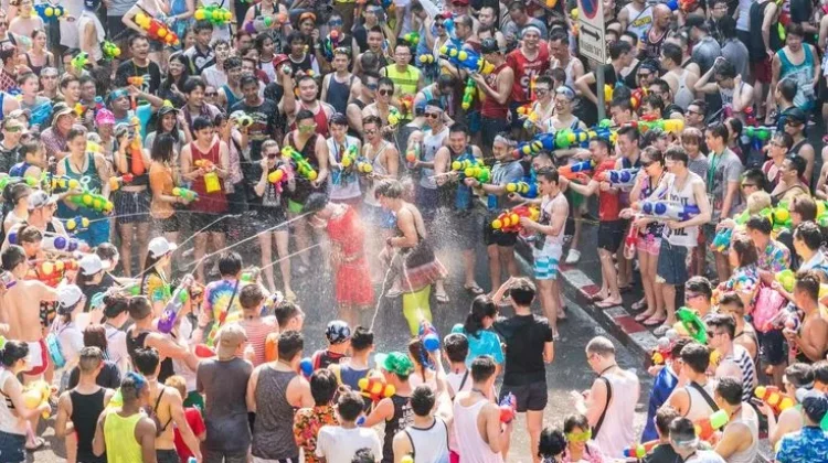 Kemeriahan Songkran: Tradisi Air di Thailand yang Mendunia