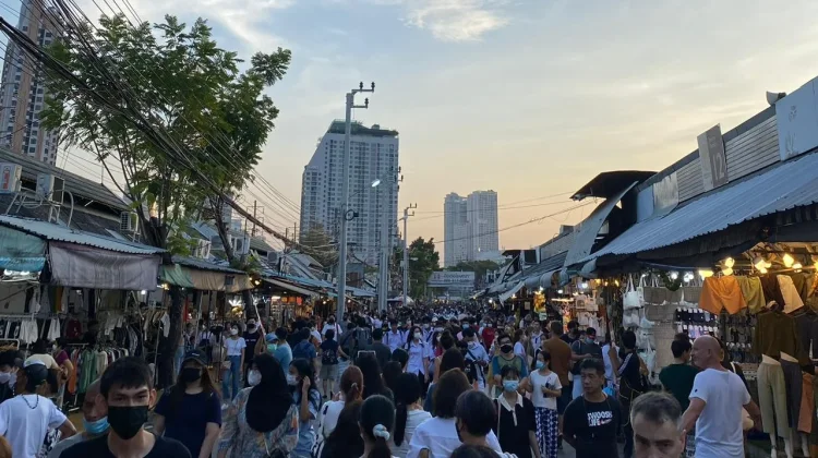 Surga Belanja: Menjelajahi Pasar dan Mal Ikonik Thailand