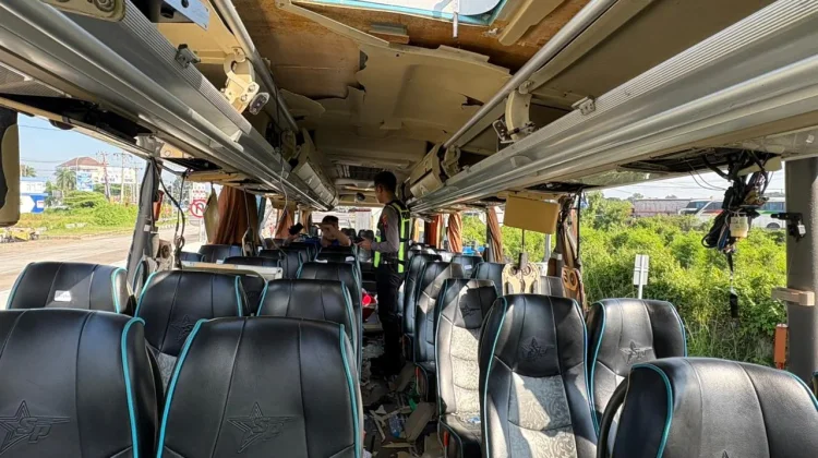 Polisi Selidiki Sumber Ledakan Bus di Tol Tegal, Diduga dari Kursi Sopir