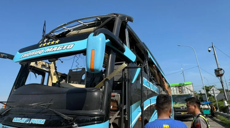 Polisi Selidiki Sumber Ledakan Bus di Tol Tegal, Diduga dari Kursi Sopir