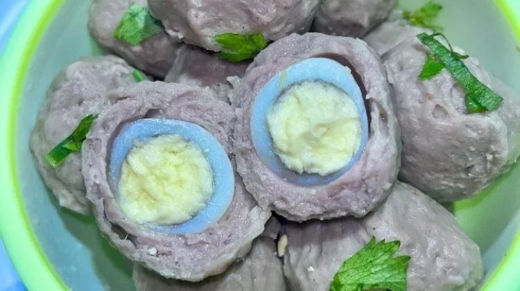 Cara Membuat Bakso Isi Telur Puyuh yang Gurih
